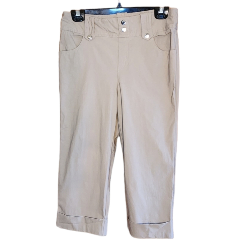 Rekucci capri pants Khaki Size Small Stretch